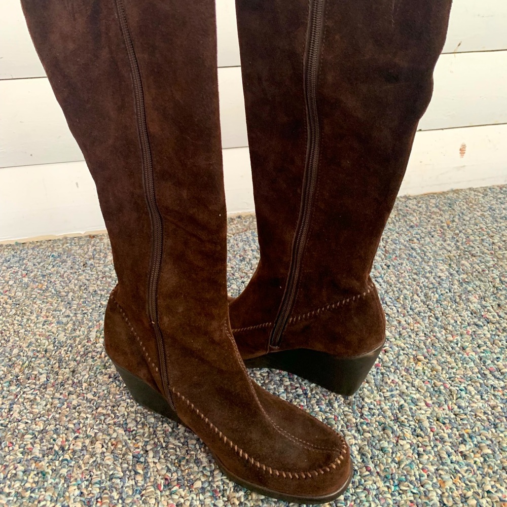 Aerosols wedge tall boot